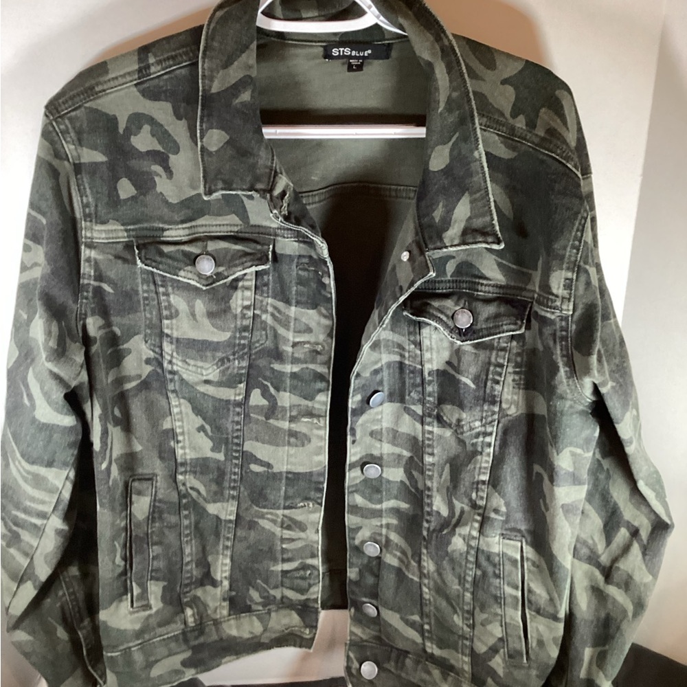 STS Blue Ella Boyfriend Jacket Size - Large  Color- Green Camo